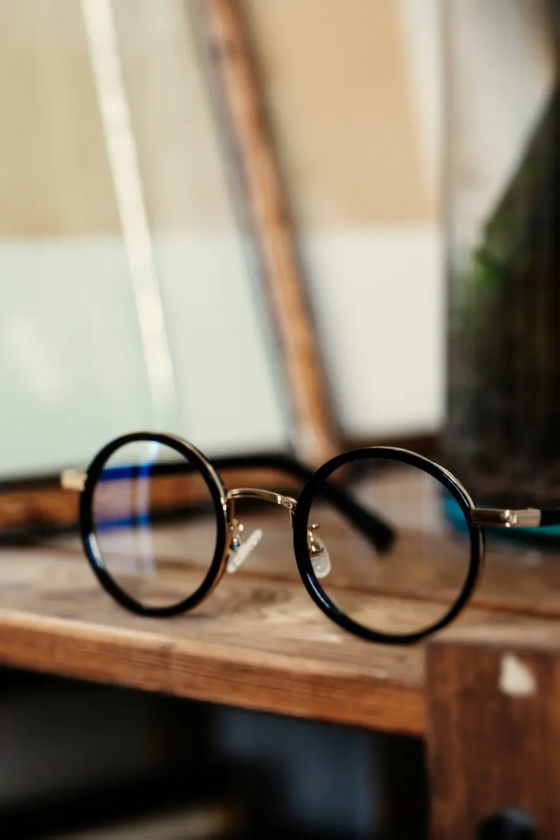 Classic round metal frames